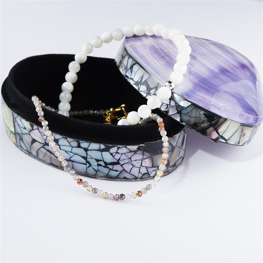 Conchiglia viola (Corbicula fluminea), 7 x 6 cm | Marco Schreier