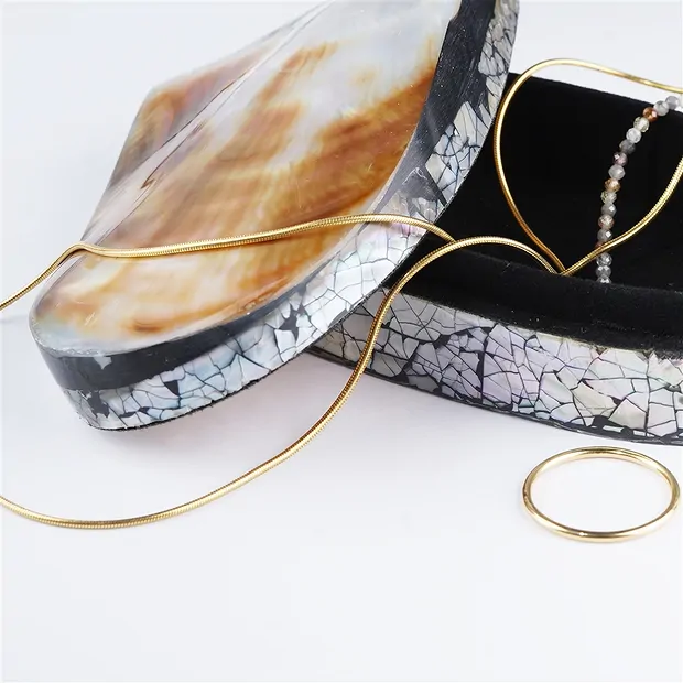 Box of mussels (Pteria penguin), 9 x 6cm | wholesaler gems & healing stones