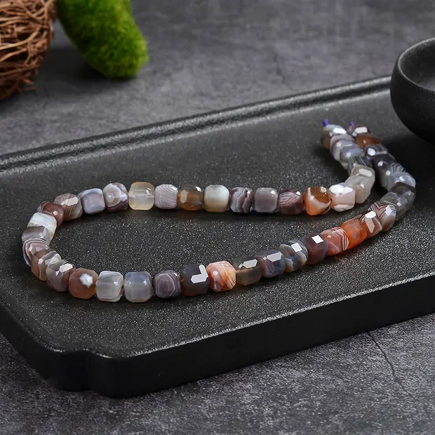 Strang Würfel, Achat (Botswana), 08 x 08 x 08mm, facettiert | Marco Schreier