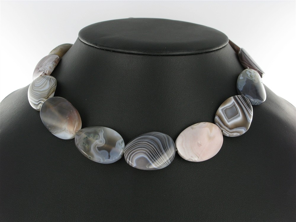 Rang de colliers Lentille, Agate (Botswana), légèrement torsadée, 30 x 22mm | Marco Schreier