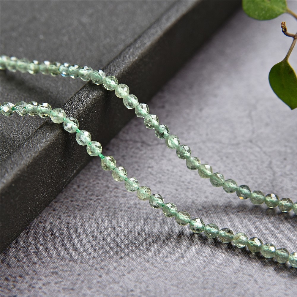 String Beads, Apatite (green) (stab.), faceted, 02,5mm (39cm) | Marco Schreier