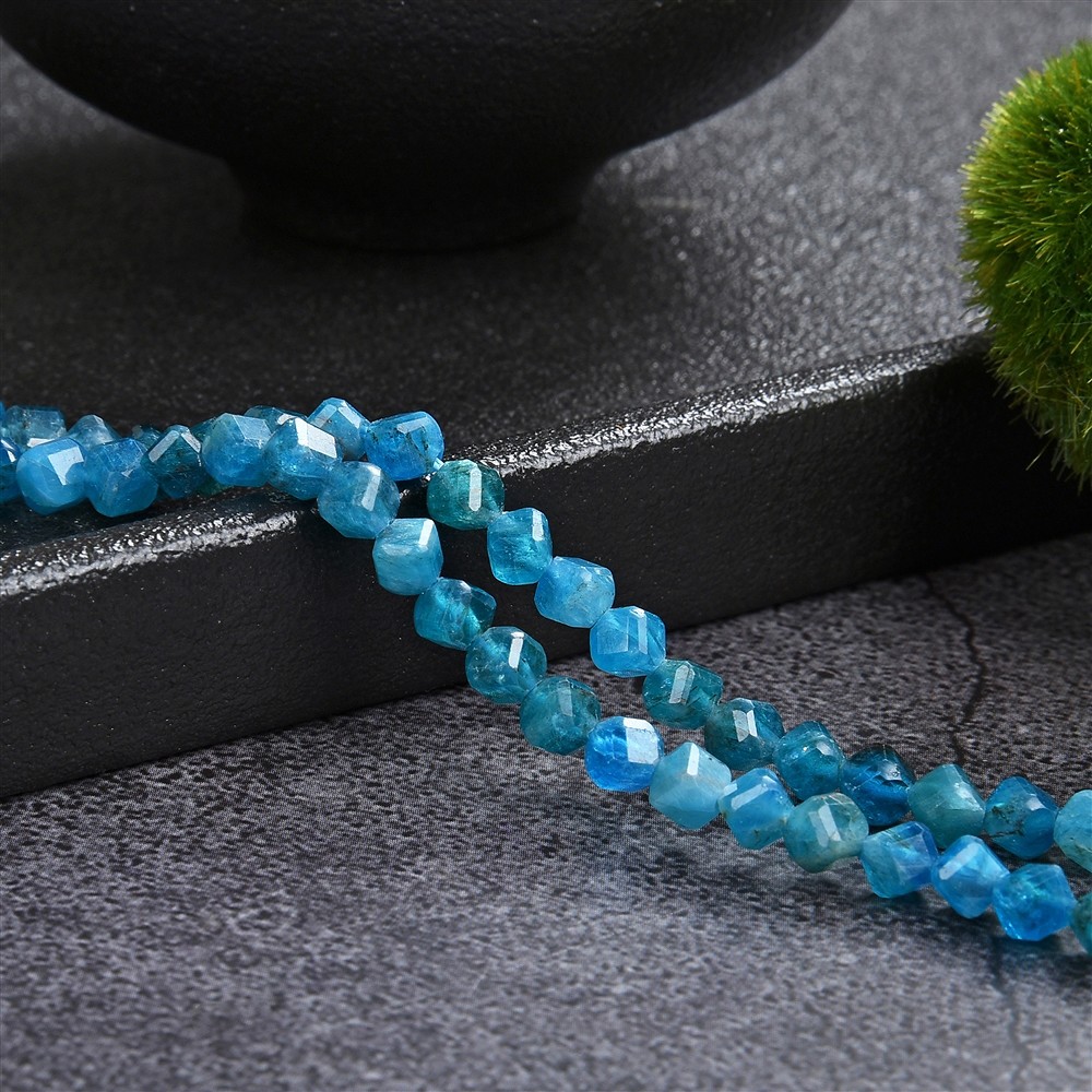 Strand cube, apatite (stab.), 04mm | wholesaler gems, healing stones & jewelry