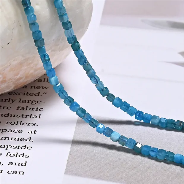 Strand cube, apatite (stab.), 02mm, faceted (39cm) | Marco Schreier