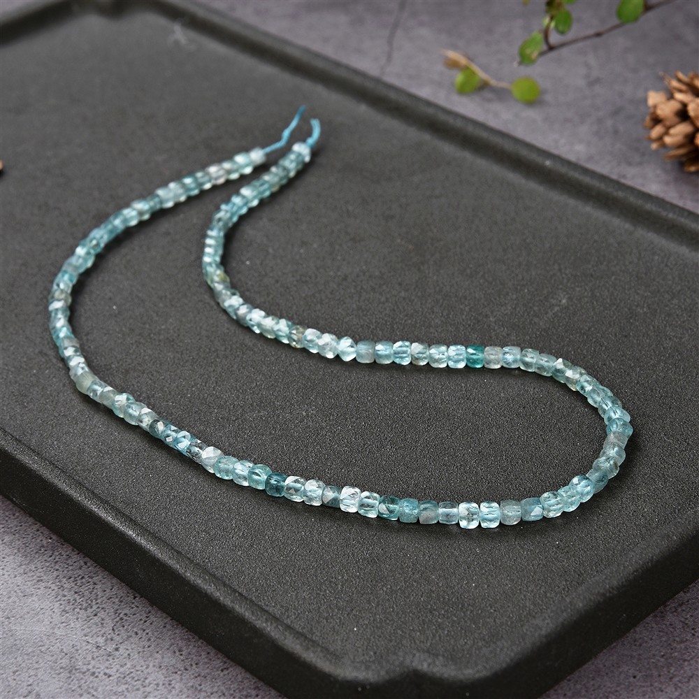 Rang de colliers, apatite claire (stab.), facetté, 04mm (39cm) | Marco Schreier