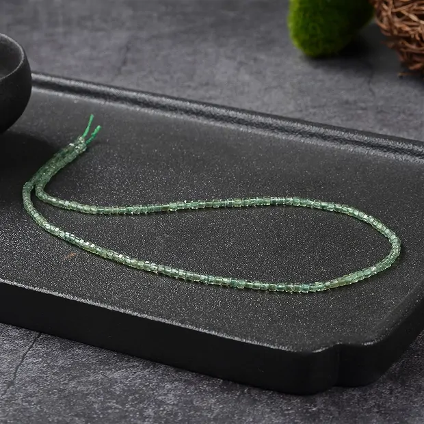 Strang Würfel, Apatit grün (stab.), 02mm, facettiert (39cm) | Marco Schreier