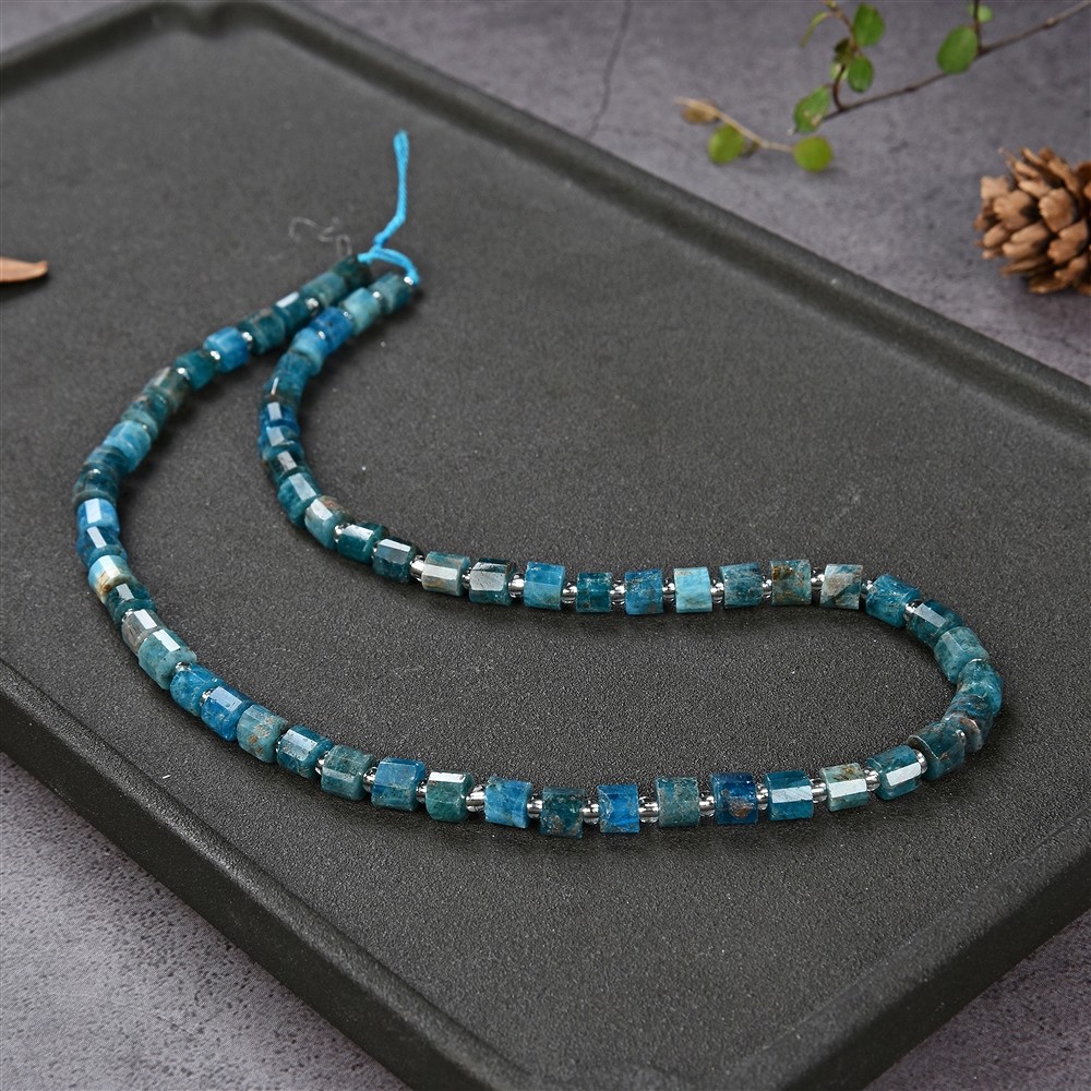 Strang Zylinder, Apatit (stab.), facettiert, 05-06 x 05mm (39cm) | Marco Schreier