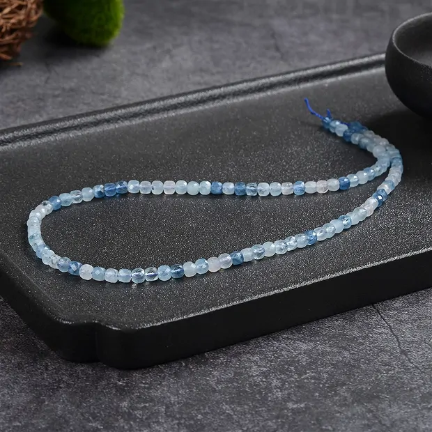 Rang de colliers, Aigue-marine (clair/foncé), facettes, 04mm (39cm) | Marco Schreier