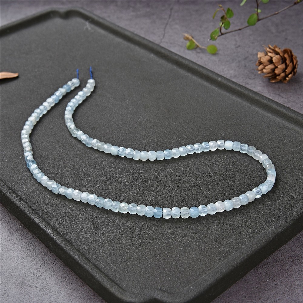 Strand cube, Aquamarine (light blue), faceted, 04mm | Marco Schreier