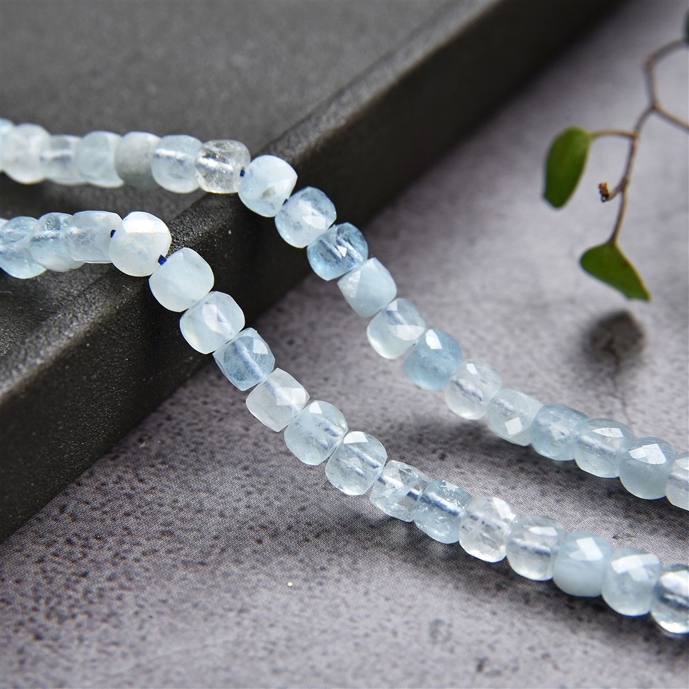 Strand cube, Aquamarine (light blue), faceted, 04mm | Marco Schreier