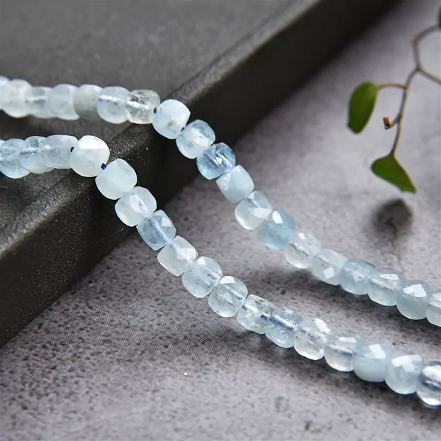 Strand cube, Aquamarine (light blue), faceted, 04mm | Marco Schreier