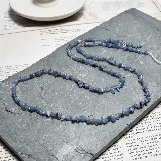 Rang de colliers éclats, quartz bleu, 03 - 05mm (80cm) | Marco Schreier