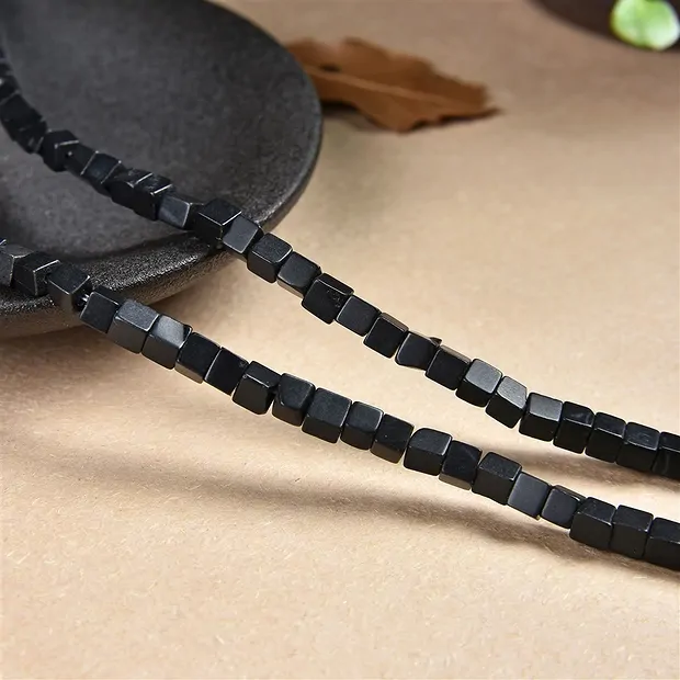 Strang Würfel, Onyx (gef.), 04mm | Großhändler Edelsteine, Heilsteine & Schmuck