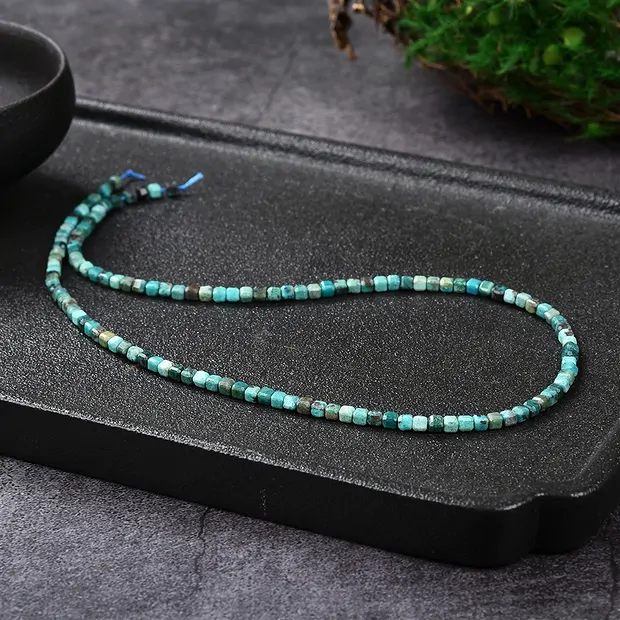 Rang de colliers, Chrysocolle, 03mm, à facettes (39cm) | Marco Schreier