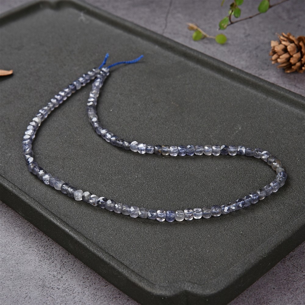 Cubo a filo, iolite, sfaccettato, 04 mm | grossista gemme e pietre curative