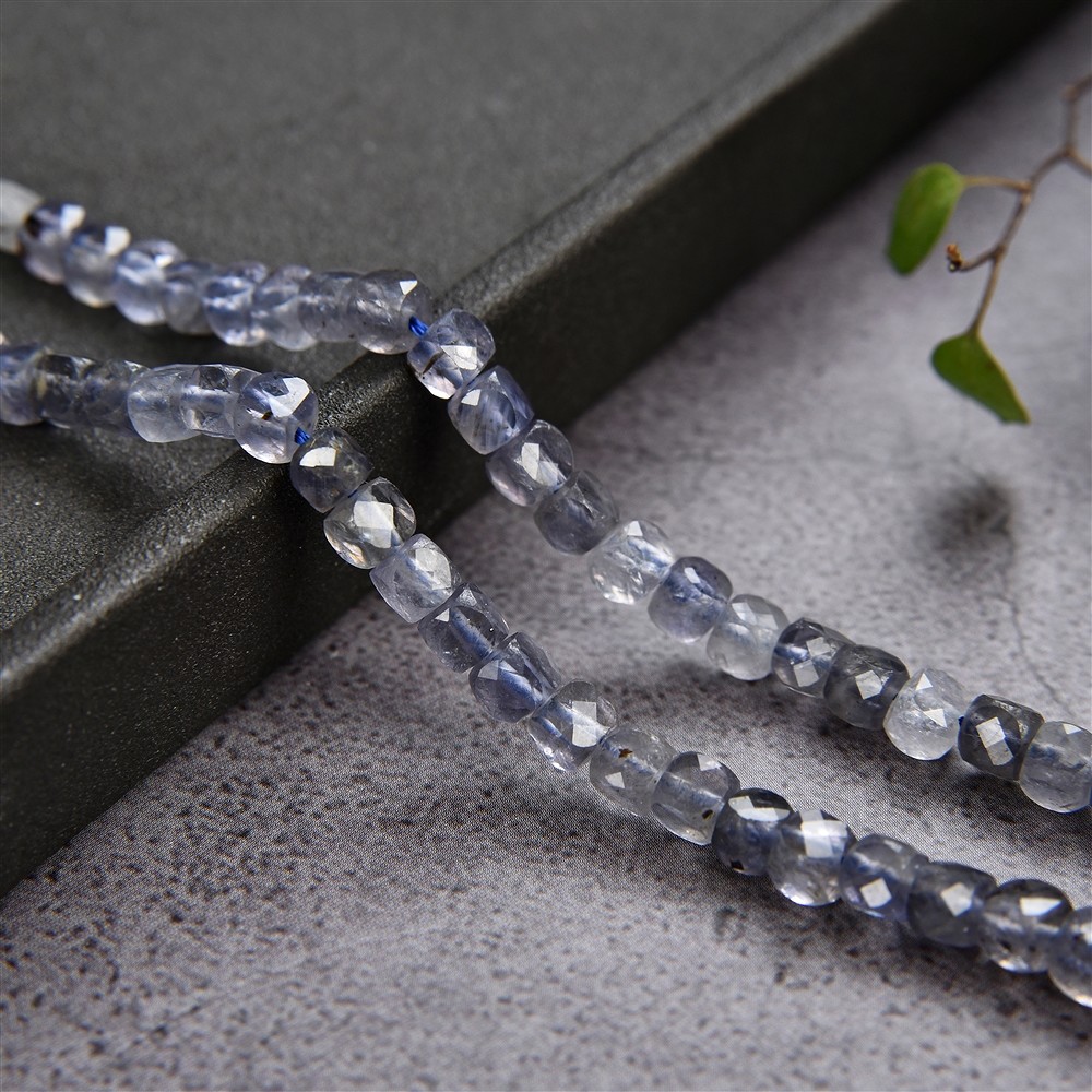 Cubo a filo, iolite, sfaccettato, 04 mm | grossista gemme e pietre curative