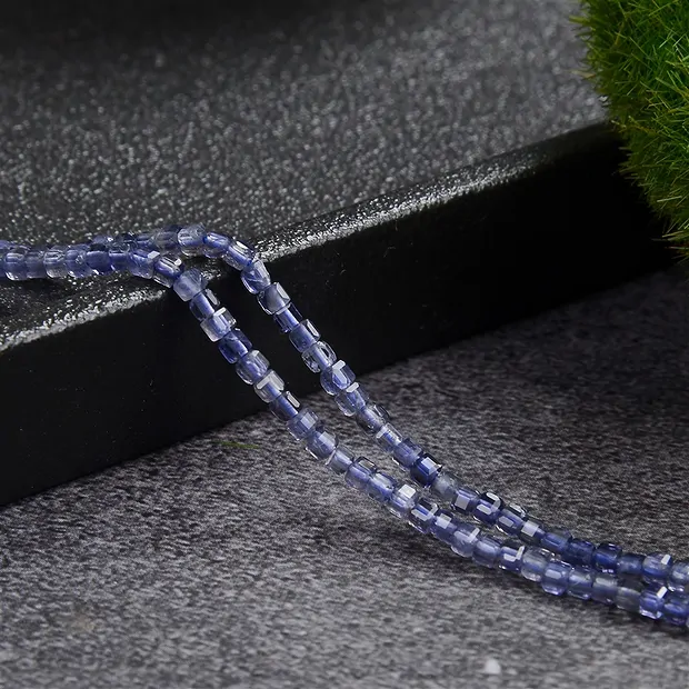 Cubo a fili, iolite, 02 mm, sfaccettato (39 cm) | Marco Schreier