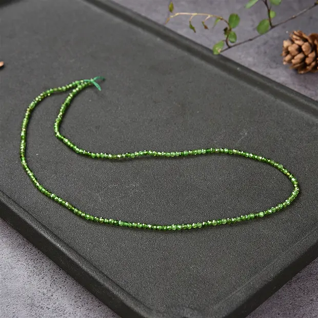 String Beads, Chrome Diopside, faceted, 03mm (39cm) | Marco Schreier