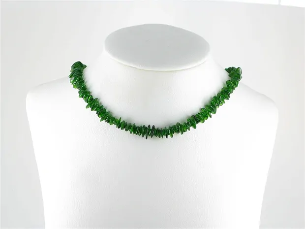 Rang de colliers éclats, Chromdiopside A, 02-03 x 03-10mm | Marco Schreier