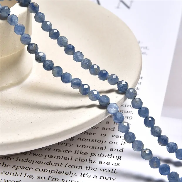 Rang de collier boules, Disthène bleu (stab.), 04mm, facetté | Marco Schreier