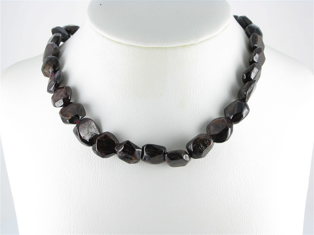 Rang de colliers Nuggets, grenat, 12-15 x 10-12mm (39cm) | Marco Schreier