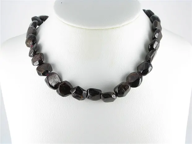 Strand of nuggets, garnet, 12-15 x 10-12mm (39cm) | Marco Schreier