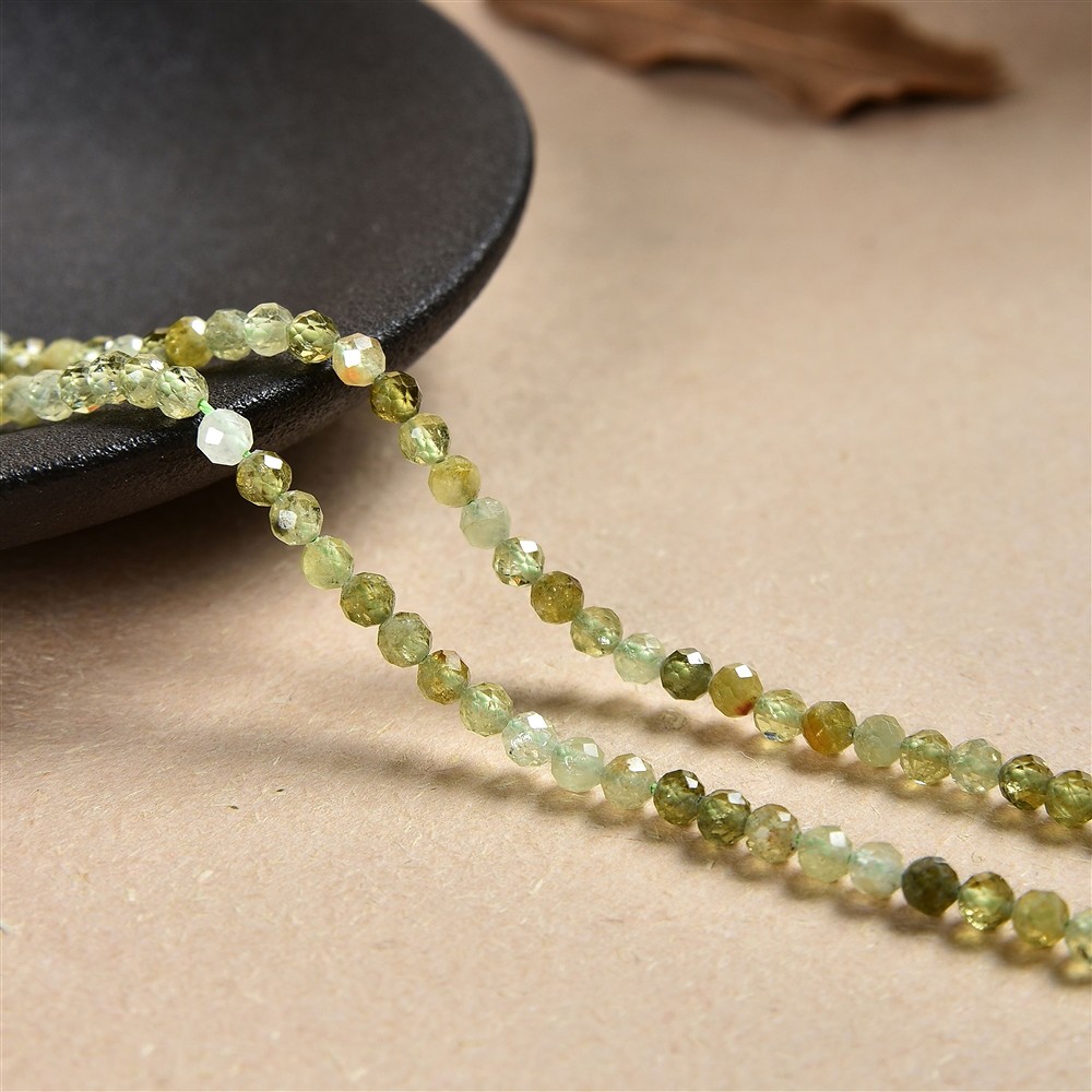 Filo di perline, verde granato (Grossulare), sfaccettato, 04mm (39cm) | Marco Schreier
