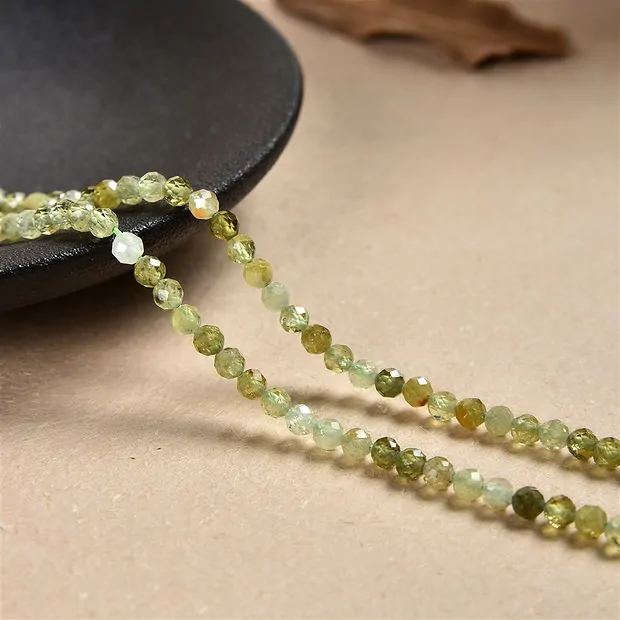 Strang Kugeln, Granat grün (Grossular), facettiert, 04mm (39cm) | Marco Schreier