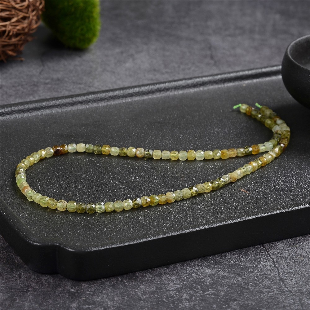 Cubo de filamento, granate verde (Grossular), facetado, 04mm (39cm) | Marco Schreier