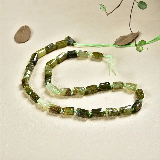 Strand cylinder, garnet green (Grossular), coarsely faceted, 10 x 06mm (42cm) | Marco Schreier