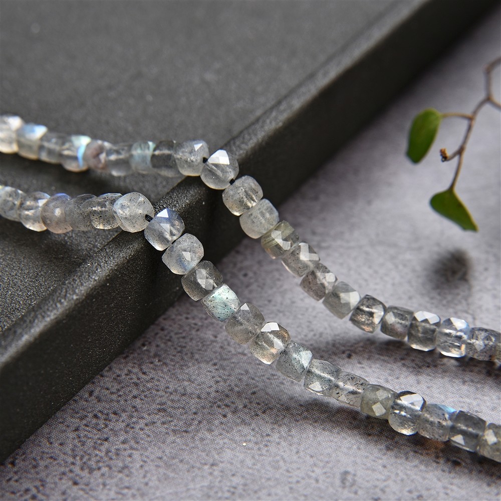Rang de colliers, labradorite, facettes, 04mm (39cm) | Marco Schreier