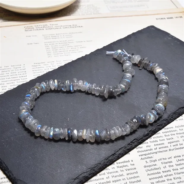 Strand of nuggets, labradorite, 03-04 x 08-10mm (39cm) | Marco Schreier