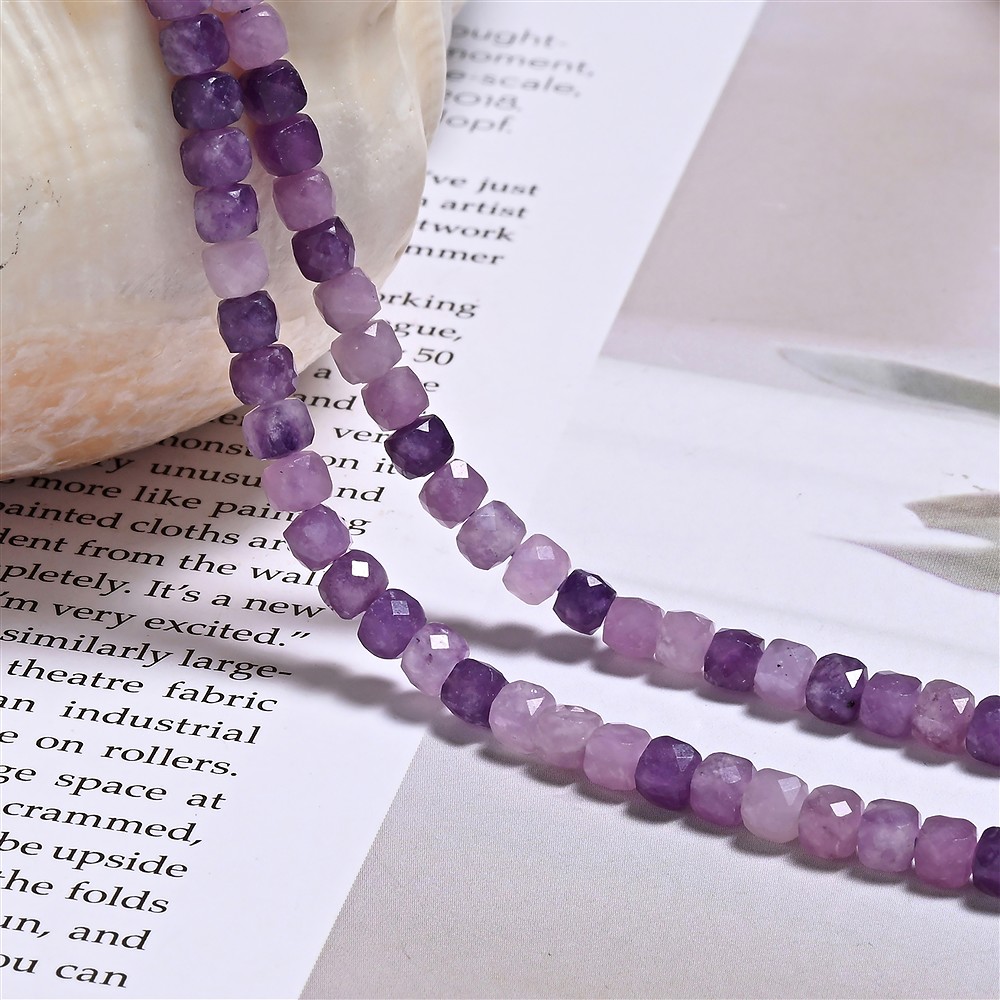 Strang Würfel, Lepidolith (stab.), 04mm, facettiert | Marco Schreier