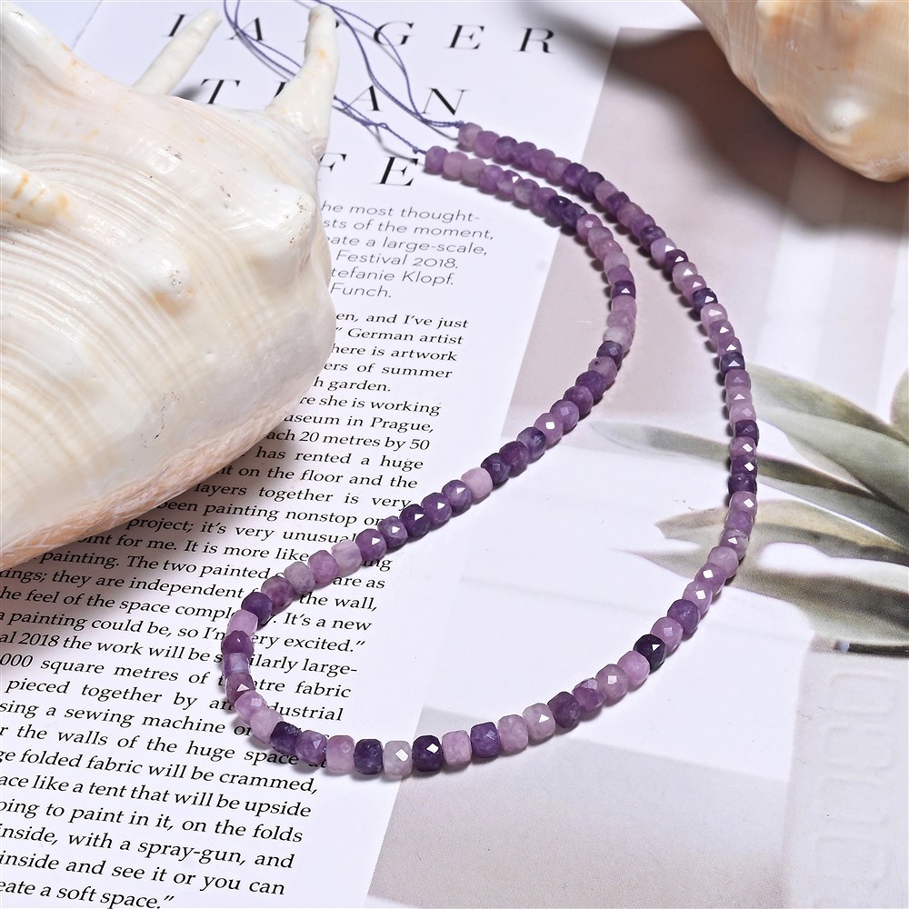 Strang Würfel, Lepidolith (stab.), 04mm, facettiert | Marco Schreier