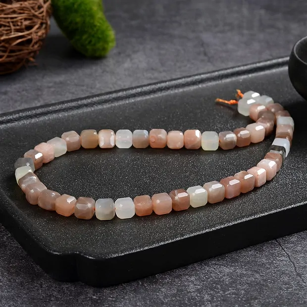 Tiras de cubos, Piedra de luna (coloreada), 08 x 08 x 08mm, facetada | Marco Schreier