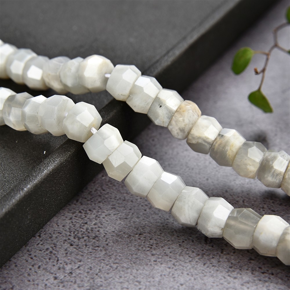 Boutons de rang, pierre de lune, facettes, 05-06 x 08-09mm | Marco Schreier