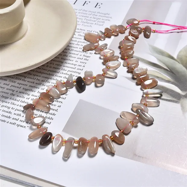 Rang de colliers Nuggets "dent", pierre de lune, 04-08 x 10-20mm (39cm) | Marco Schreier