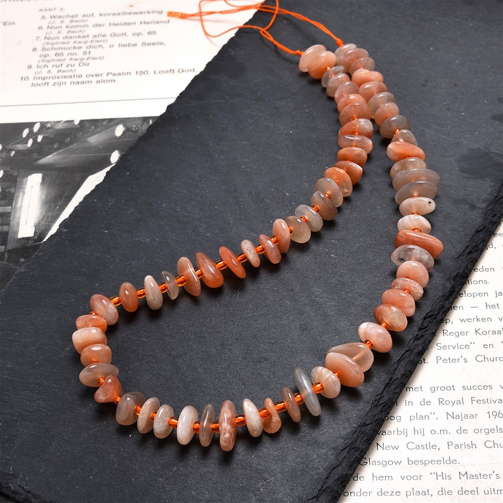 Rang de colliers Nuggets plats, pierre de lune (orange), 2,5-4,0 x 8 -12mm (38cm) | Marco Schreier