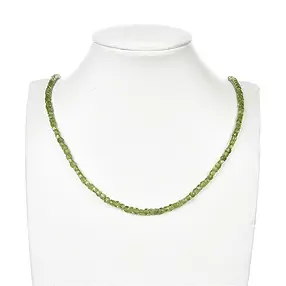 Strang Würfel, Peridot, 04mm, facettiert (39cm) | Marco Schreier