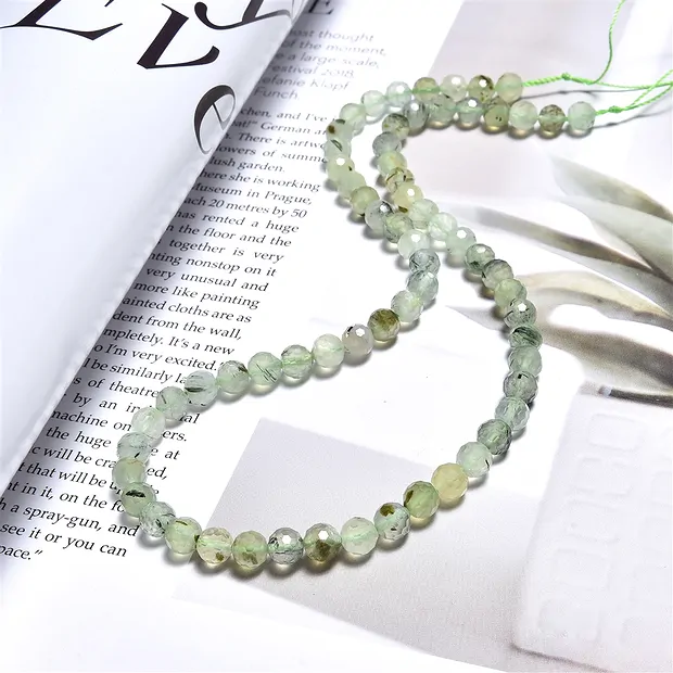 Rang de colliers boules, prehnite , facetté, 06mm, 64cut | Marco Schreier