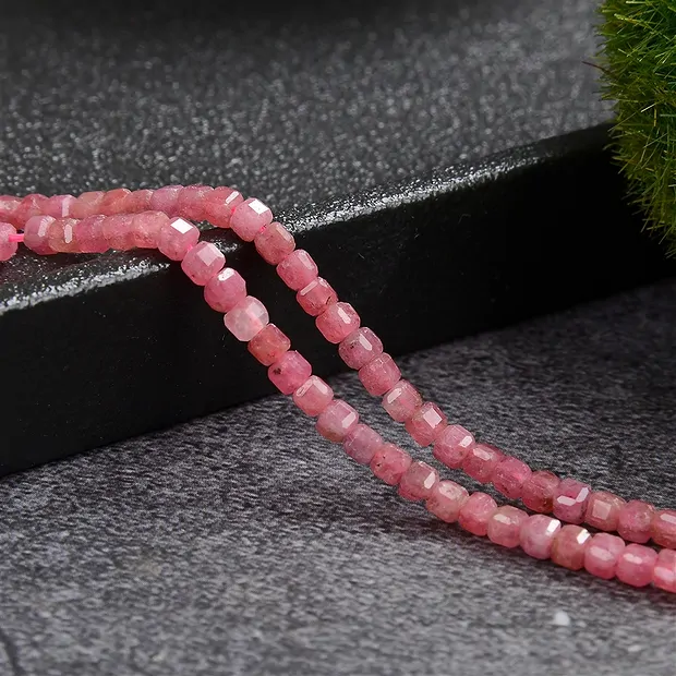 Strang Würfel, Rhodonit, facettiert, 02,5mm | Edelsteine, Heilsteine & Schmuck