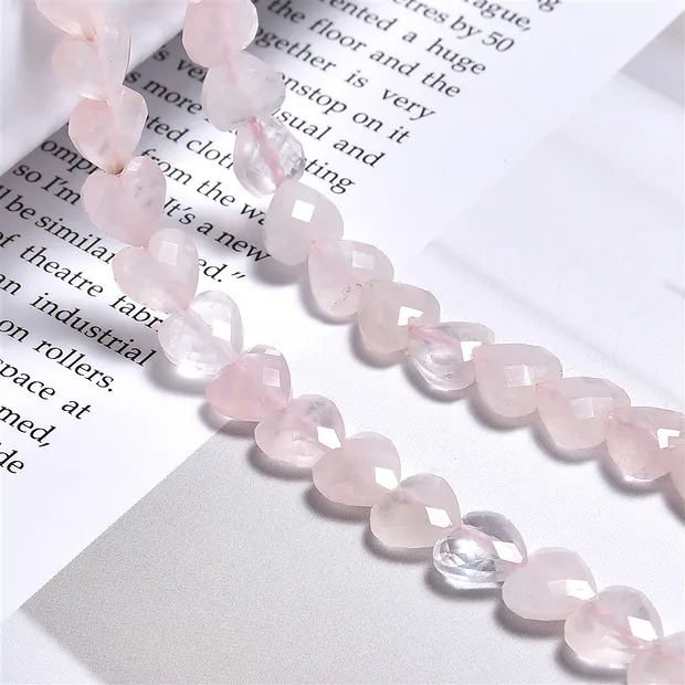 Rang de colliers Coeurs, Quartz rose, 08mm, à facettes (39cm) | Marco Schreier