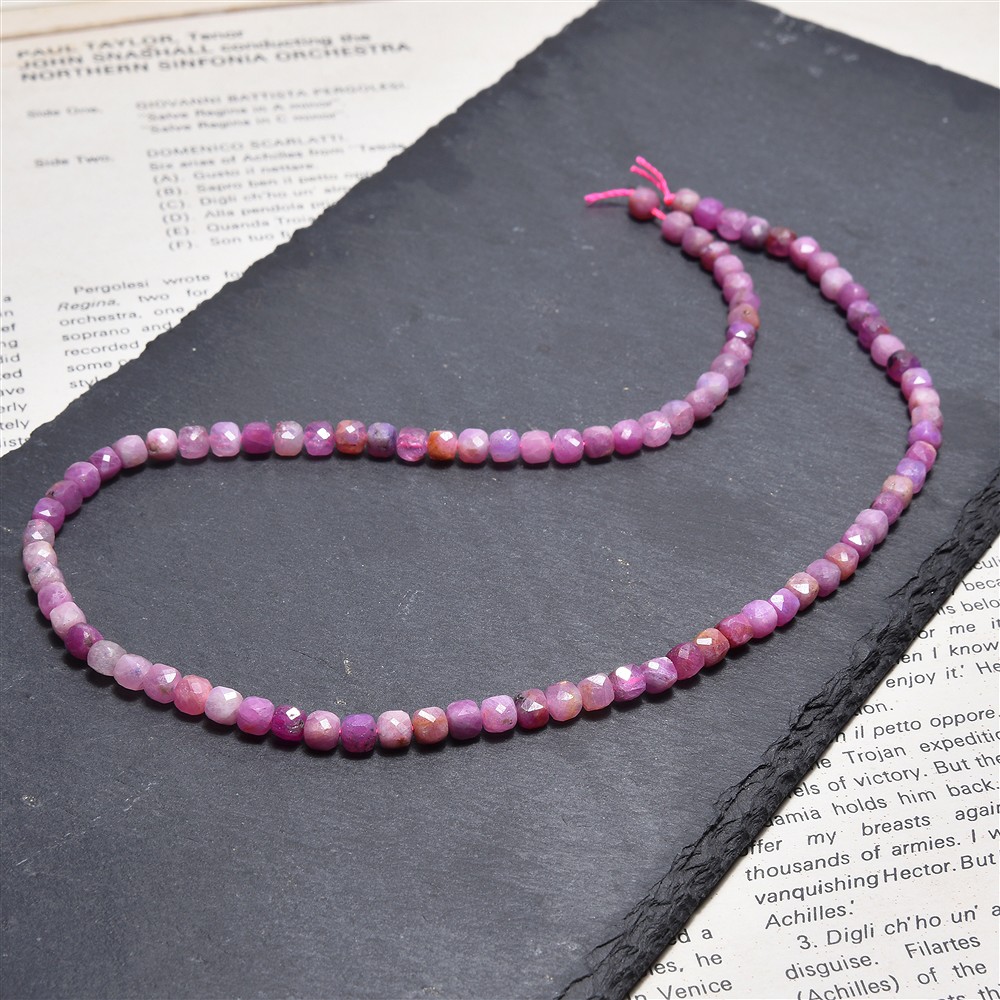 Cubo en tiras, Rubí (claro), facetado, 04mm (39cm) | Marco Schreier