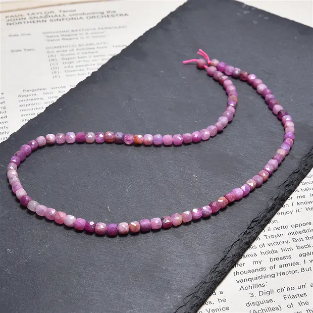 Strang Würfel, Rubin (hell), facettiert, 04mm (39cm) | Marco Schreier