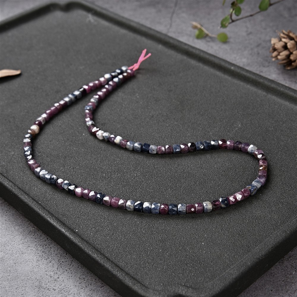 Strang Würfel, Rubin/Saphir, facettiert, 04mm (39cm) | Marco Schreier