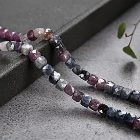 Stringed beads, Ruby/Sapphire, 04mm, faceted (39cm) | Marco Schreier