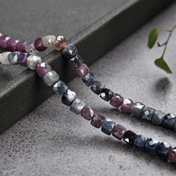 Rang de colliers, Rubis/Saphir, à facettes, 04mm (39cm) | Marco Schreier