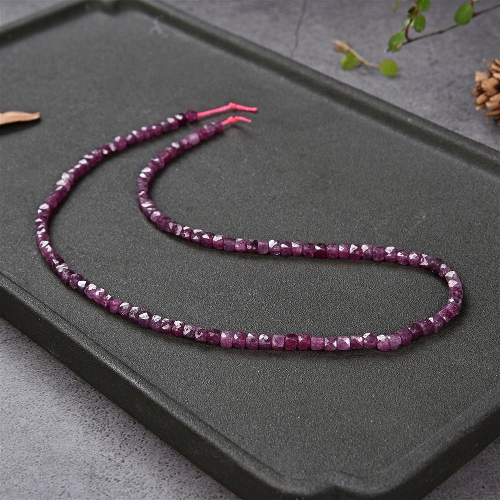 Strand cube, Ruby A, faceted, 04mm (39cm) | wholesaler gems & healing stones