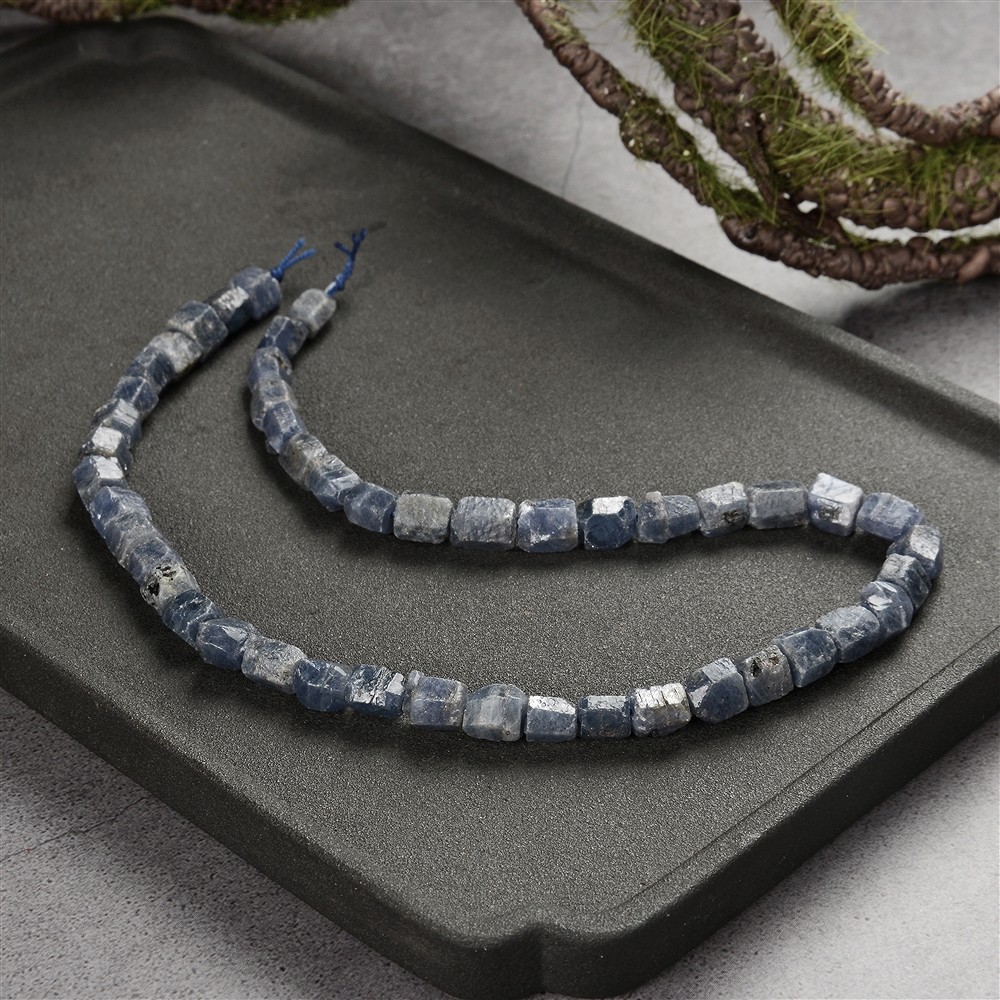 Rang de colliers de pierres brutes, Saphir, 04-05 x 06-08mm | Marco Schreier