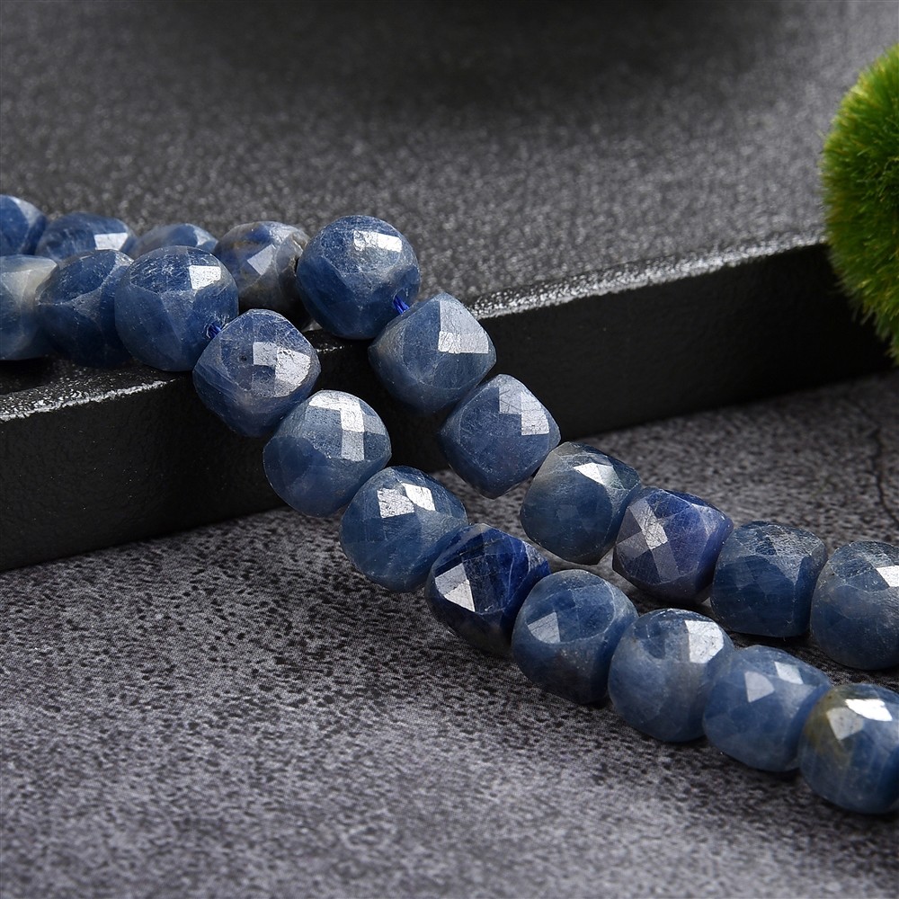 Cubo a filo, Zaffiro, 08,5 x 08,5 mm, sfaccettato | Marco Schreier