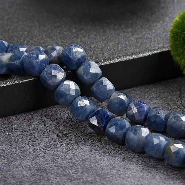 Strand cube, Sapphire, 08.5 x 08.5mm, faceted | wholesaler gems & healing stones
